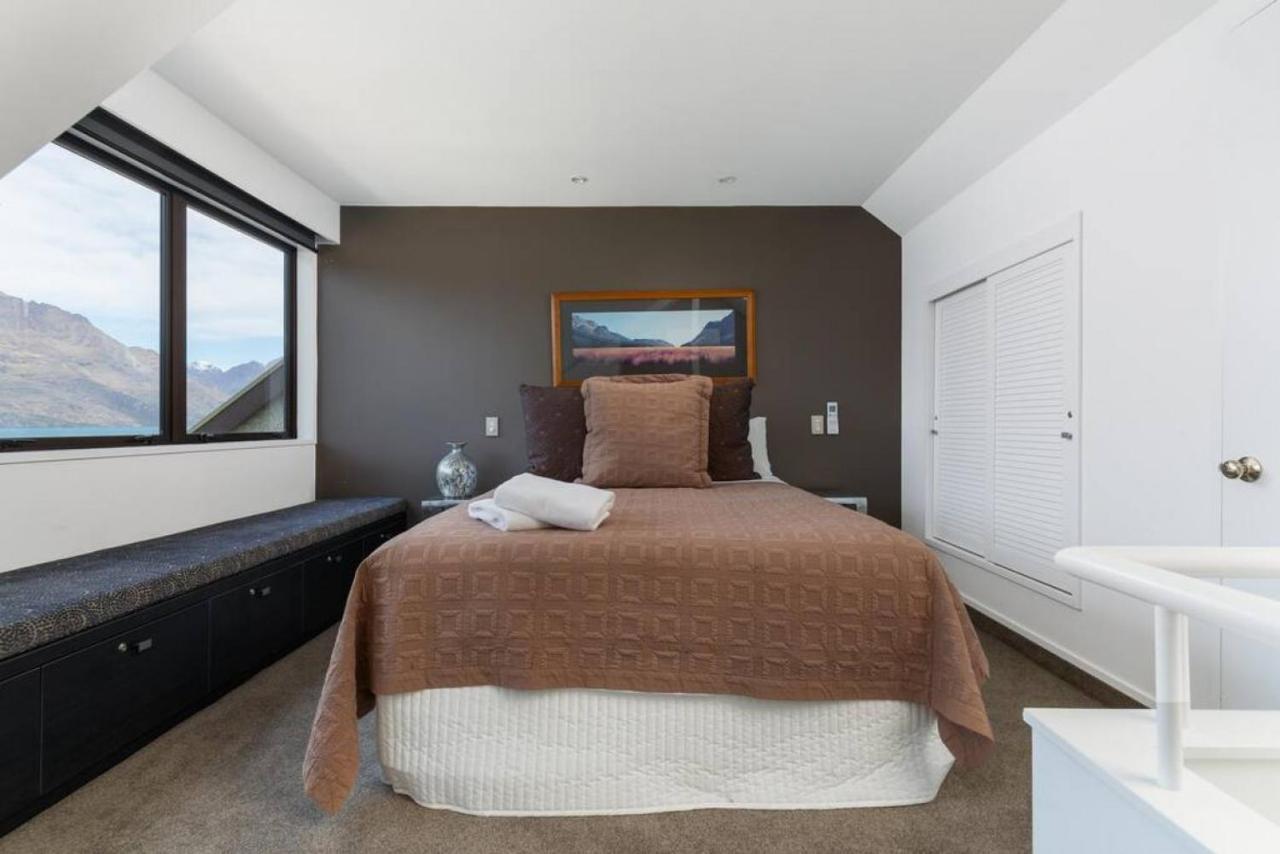 The Lodges 9 - Lake Front Views And Walk To Town كوينستاون المظهر الخارجي الصورة